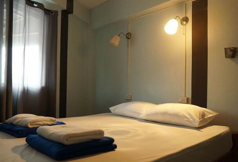 هتل Slumber Party Surf Khao Lak Hostel