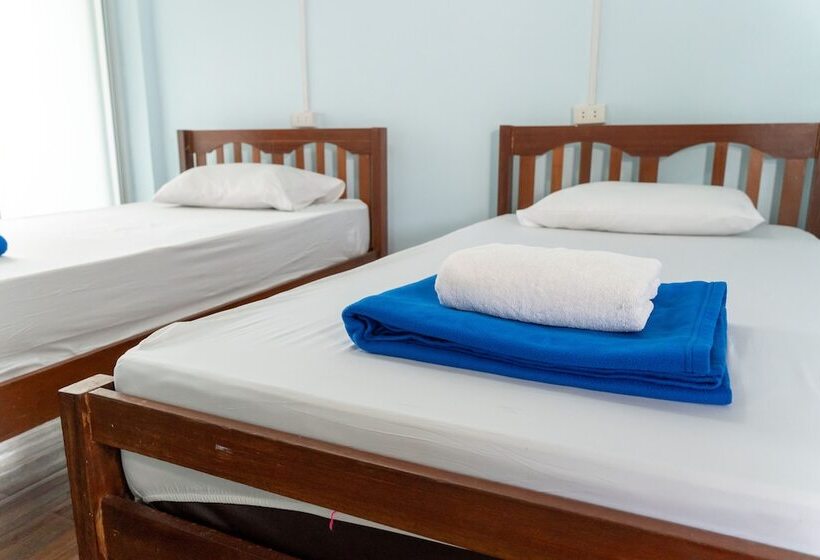 هتل Slumber Party Surf Khao Lak Hostel