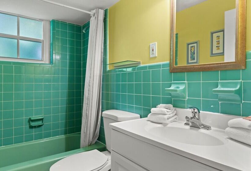 Отель The Palmview And Sandpiper Inns