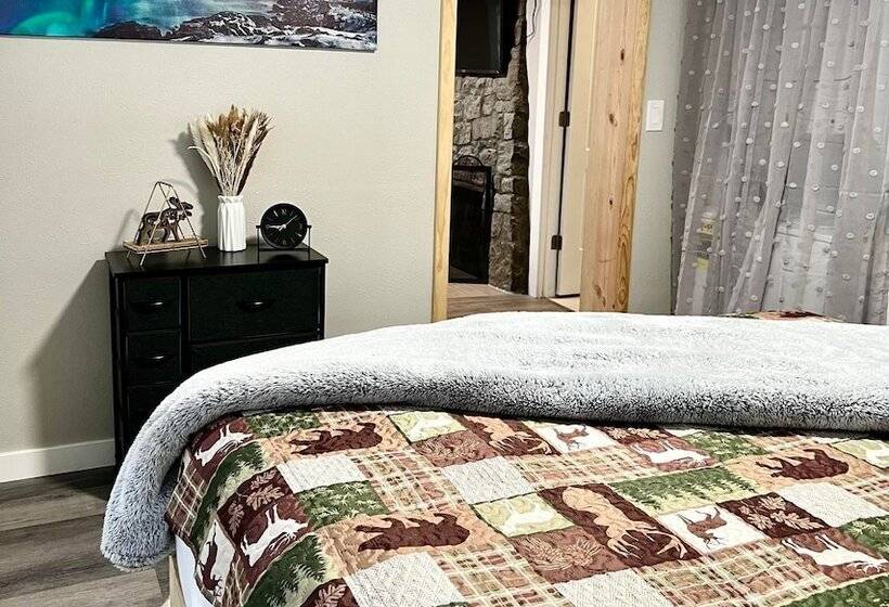 Log Cabin In Heart Of Anchorage