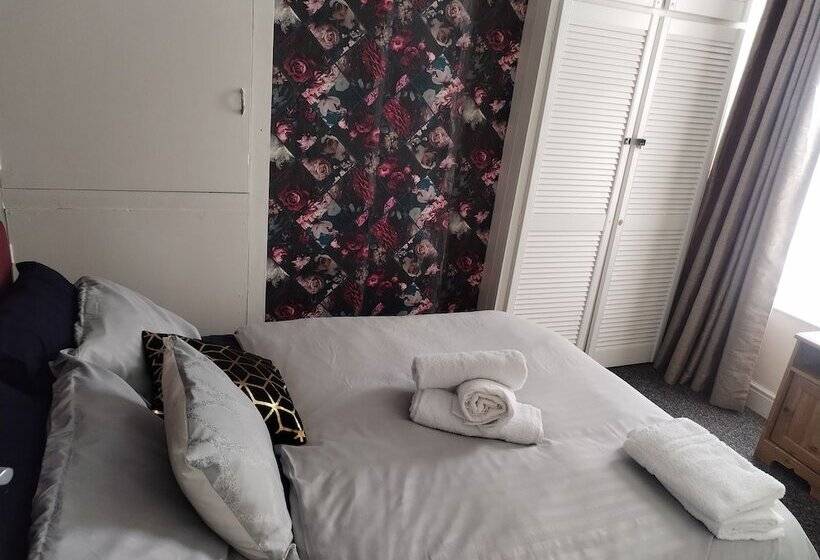 דירת נופש Comfortable 4 Bed House In Hucknall, Nottingham