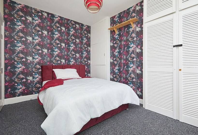 דירת נופש Comfortable 4 Bed House In Hucknall, Nottingham