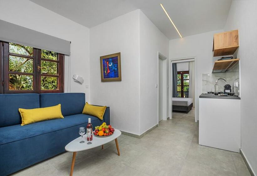 Eleon Suites Afytos