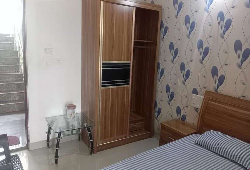 בית מלון כפרי Bluestones Residency