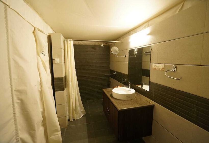 Отель Palace Beach Camp