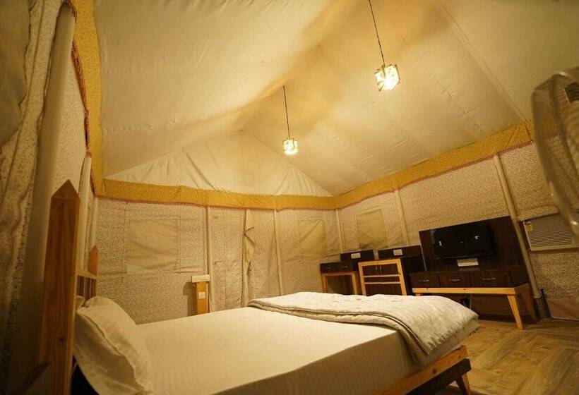 Отель Palace Beach Camp