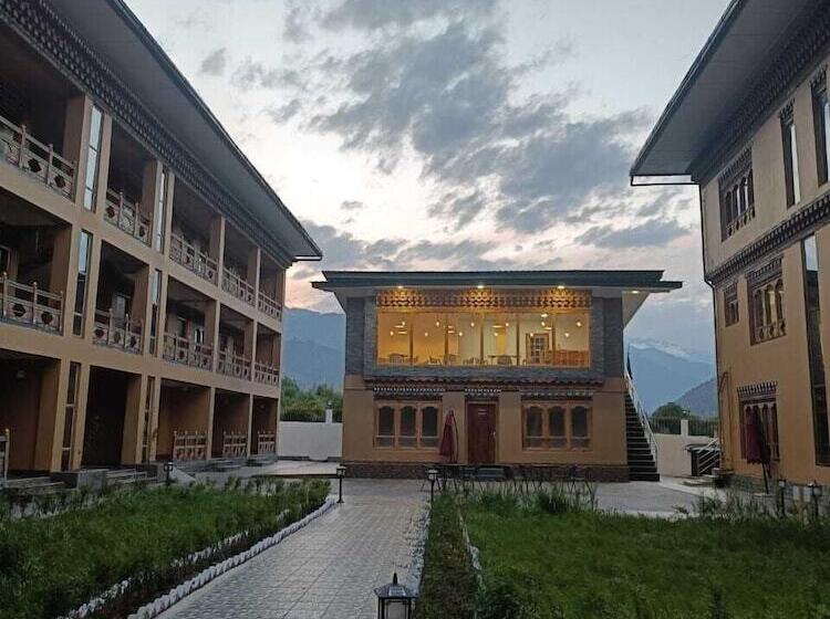 Отель Shomo Chuki Resort