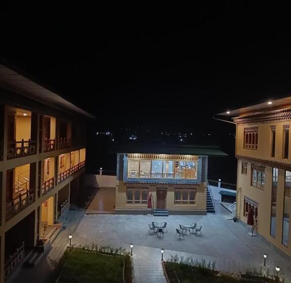 Отель Shomo Chuki Resort