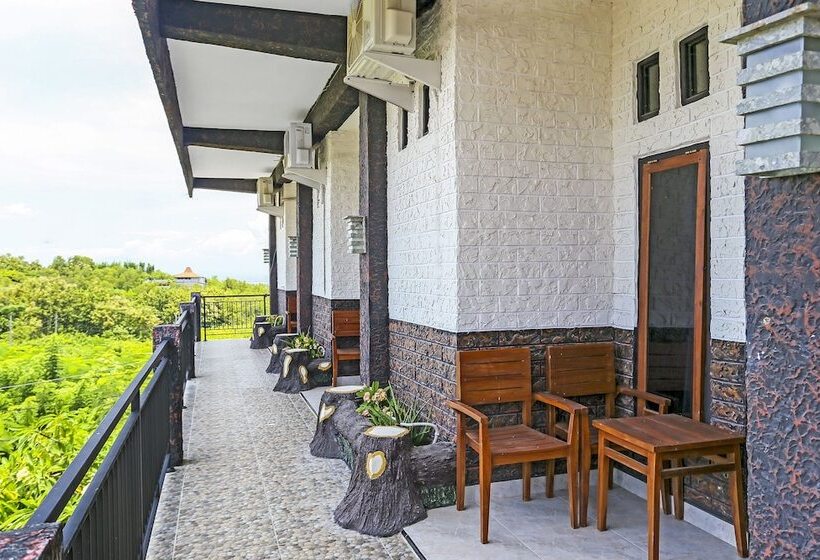 Отель Spot On 90882 Sari Homestay Near Garuda Wisnu Kencana