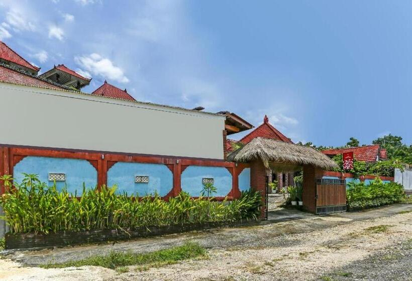 Отель Spot On 90882 Sari Homestay Near Garuda Wisnu Kencana