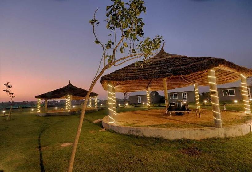 ホテル The Ashoka Farms And Resort