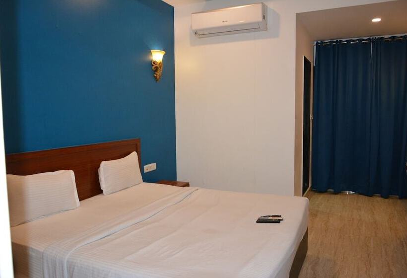 فندق The Grand Neelam