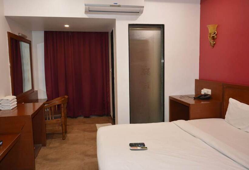 فندق The Grand Neelam