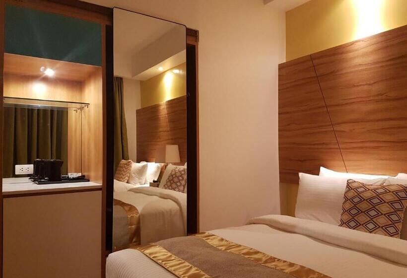 Ferra Hotel And Garden Suites