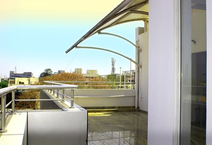 هتل K11 Express   Opp Express Avenue