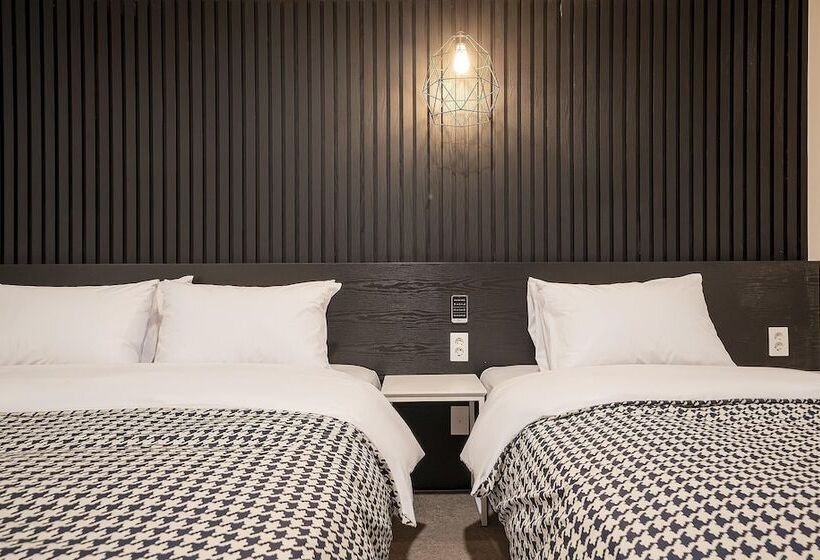 모텔 Suwon Guundong Hotel And