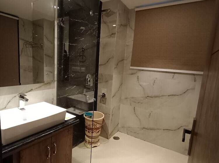 Rr Hotel & Resort