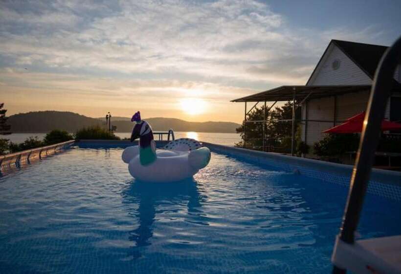 Taean Red Pension