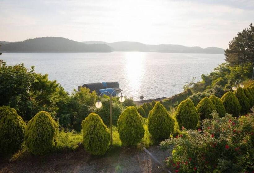 Taean Red Pension