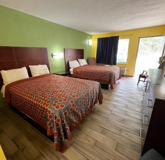 فندق Hallmarc Inn