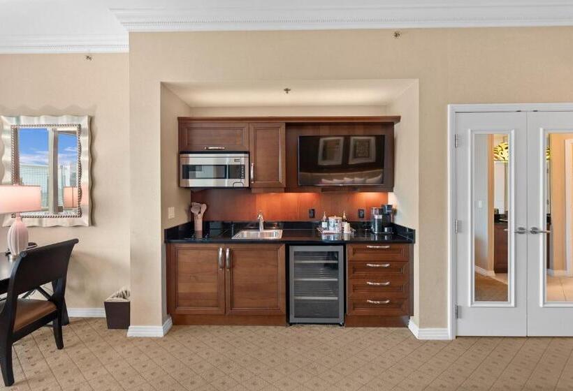 هتل Lucky Gem Penthouse & Luxury Suites At Signature Resort, Balcony Strip View 1607