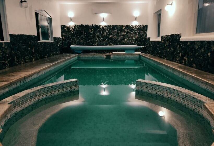 هتل Mesón Do Vento