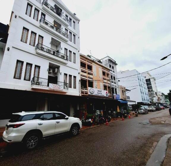هتل Sinakhone Vientiane