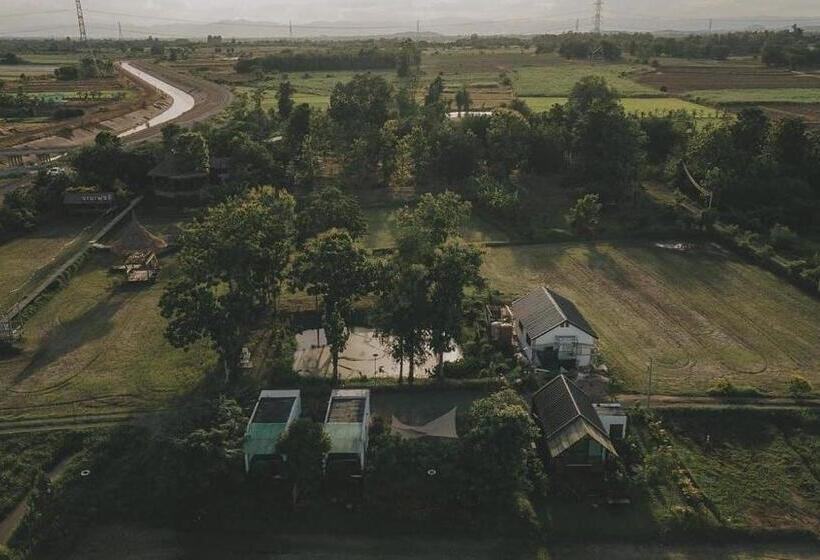 پانسیون Nana Field Cabin 2