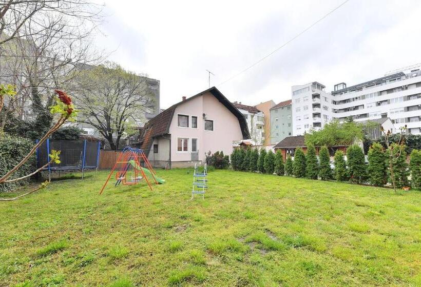 پانسیون Prenoćište Dvorište