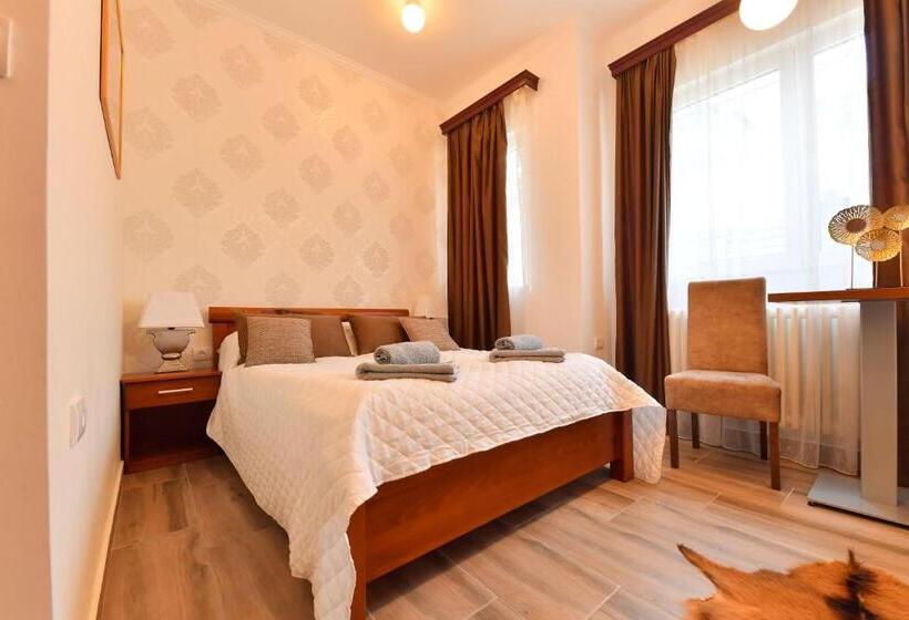 پانسیون Prenoćište Dvorište