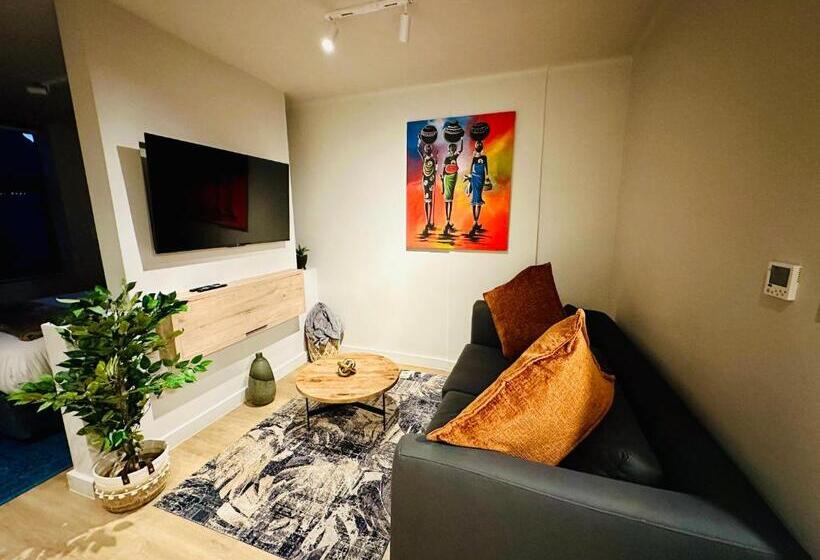 The Tokyo 708   Family Studio