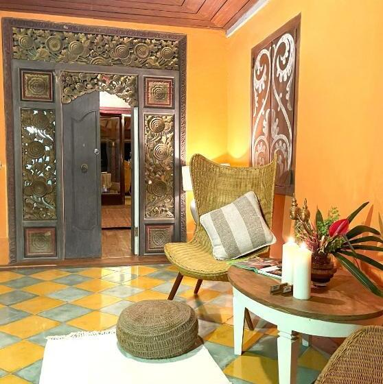 تختخواب و صبحانه Bali Maison