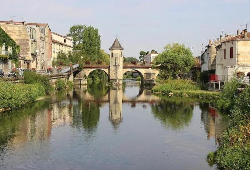 مبيت وإفطار Chateau Bourgeoisie