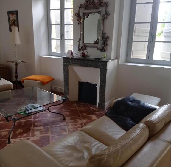 مبيت وإفطار Les Coulisses Du Château