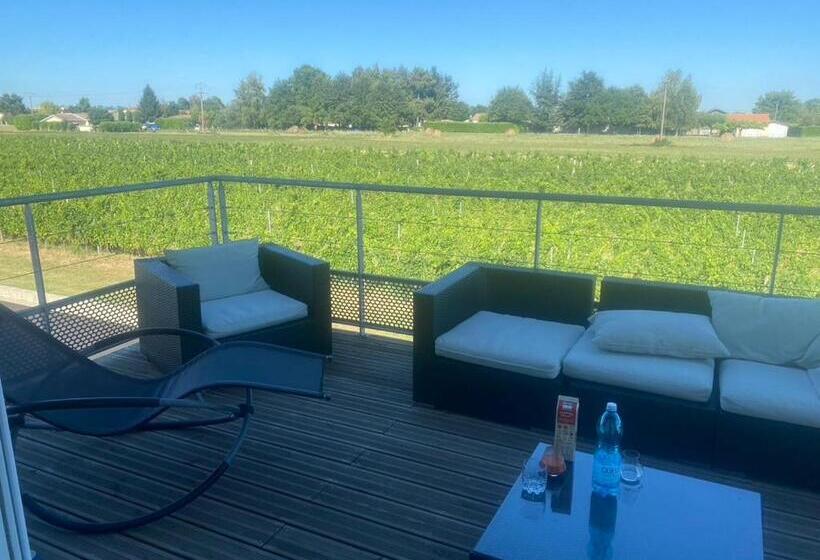 ベッドアンドブレックファースト Les Trois Filles