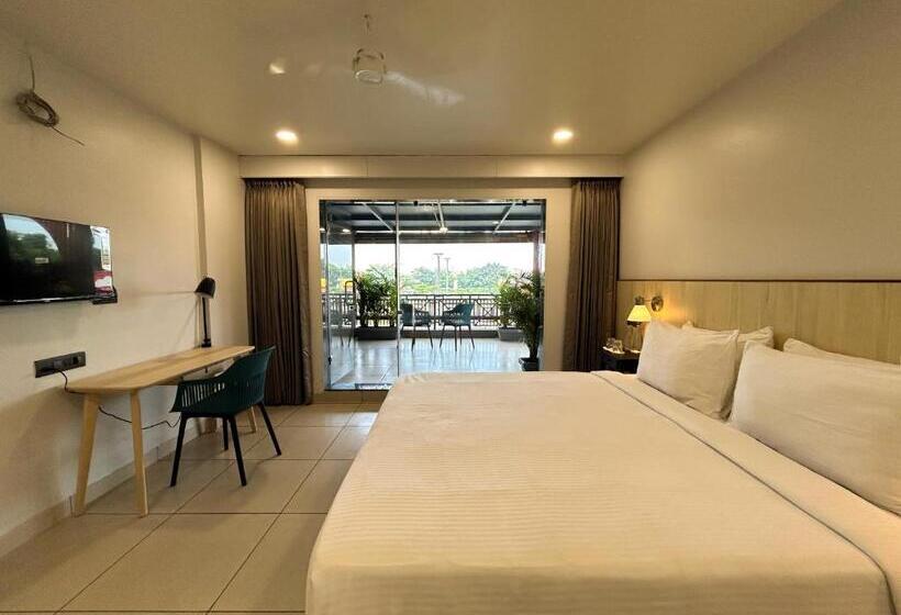 فندق Antarim Express