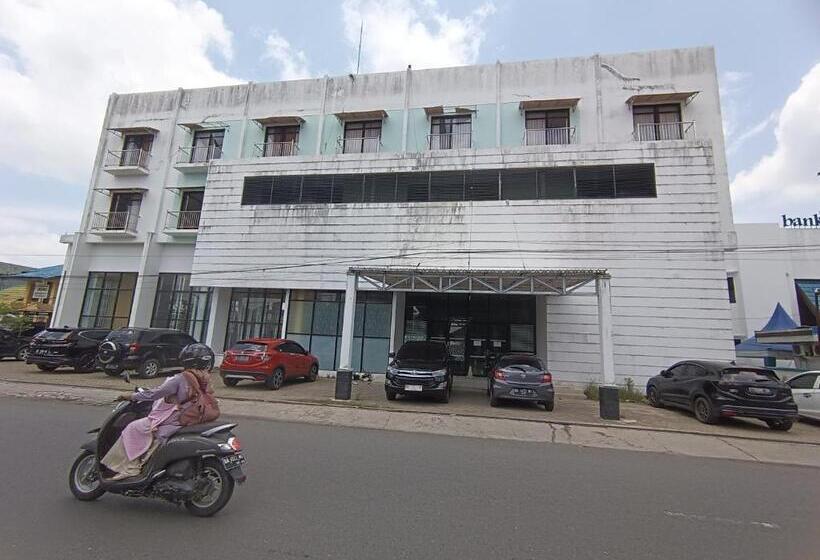 هتل Oyo 93123 Wisma Hamalau Syariah