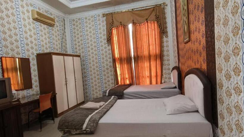 هتل Oyo 93123 Wisma Hamalau Syariah