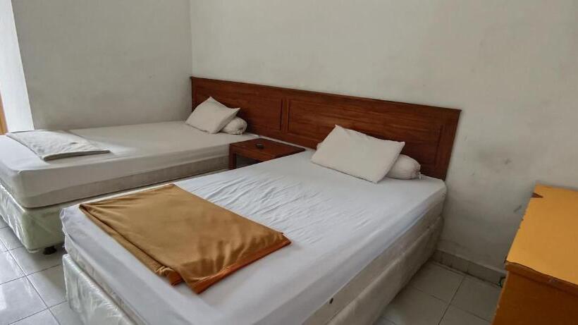 هتل Oyo 93123 Wisma Hamalau Syariah