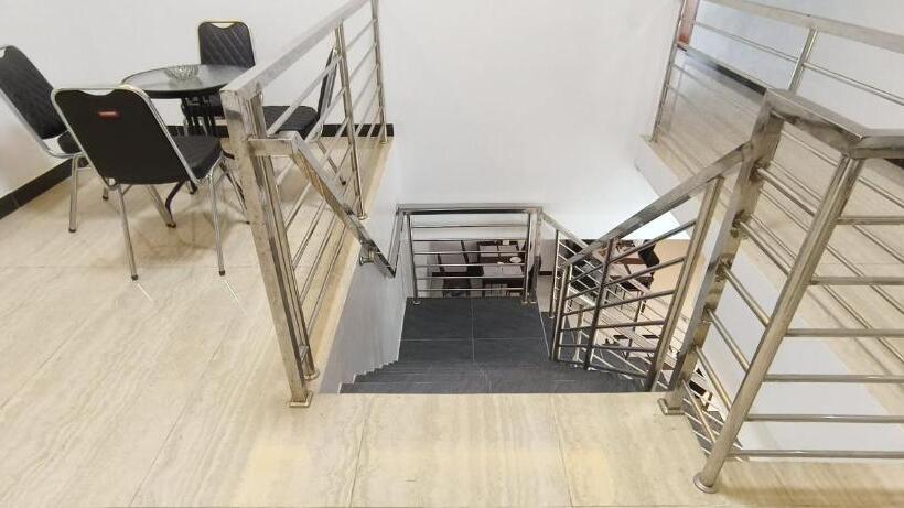 هتل Oyo 93123 Wisma Hamalau Syariah