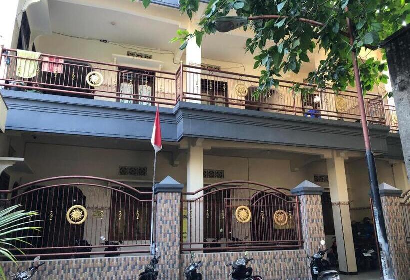 ホテル Spot On 93107 Homestay H. Syarif Syariah   Bandar Gresik