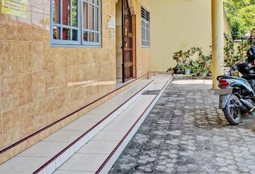 ホテル Spot On 93108 Homestay H. Syarif Syariah   Ra Kartini