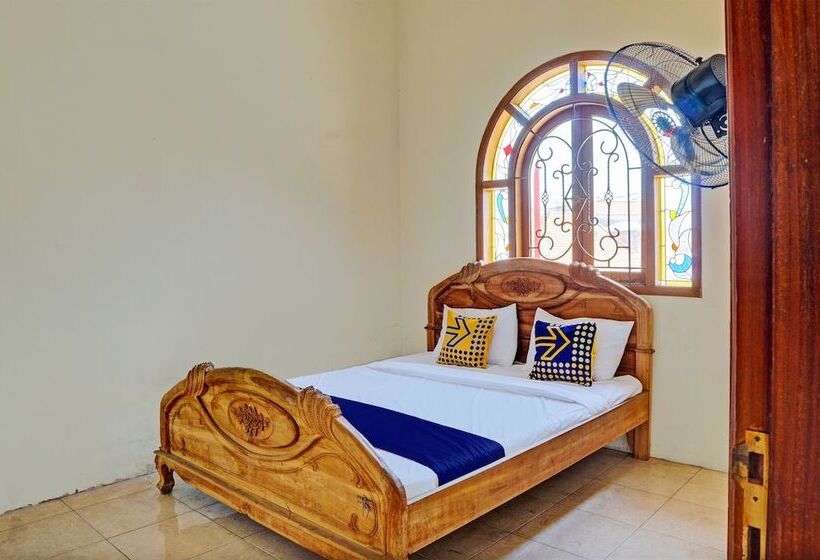 ホテル Spot On 93144 Homestay H. Syarif Syariah   Bandar Gresik 2