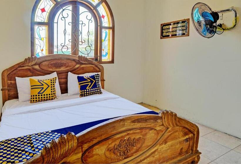 ホテル Spot On 93144 Homestay H. Syarif Syariah   Bandar Gresik 2