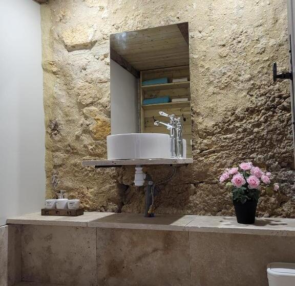 膳宿费 Airbnb: Vieilles Pierres Et Rivière En Périgord