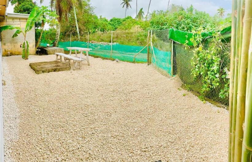 پانسیون Tonga Cottage   Private Rooms With Shared Facilities