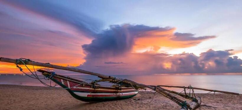 酒店 Lagoon Bay Negombo