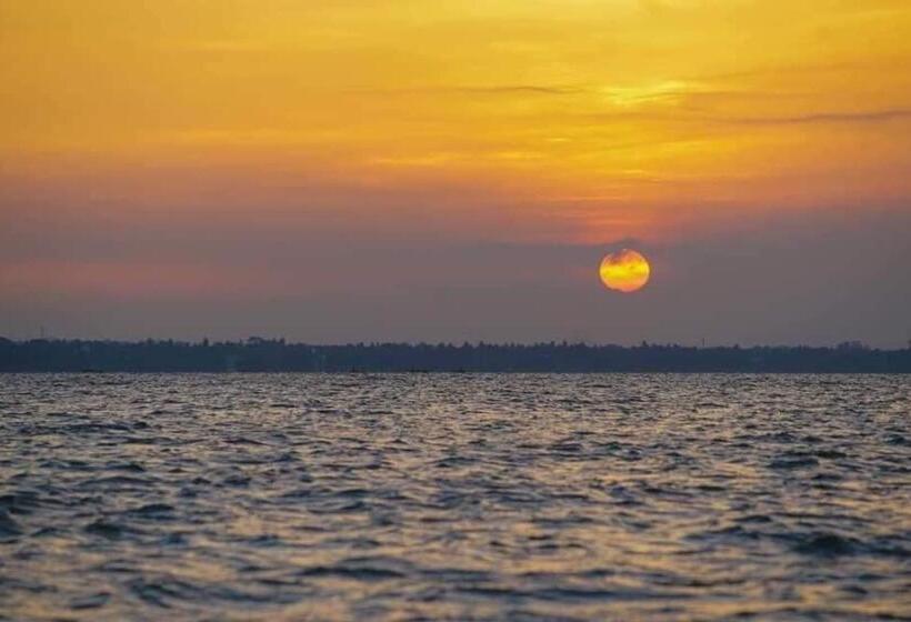 酒店 Lagoon Bay Negombo