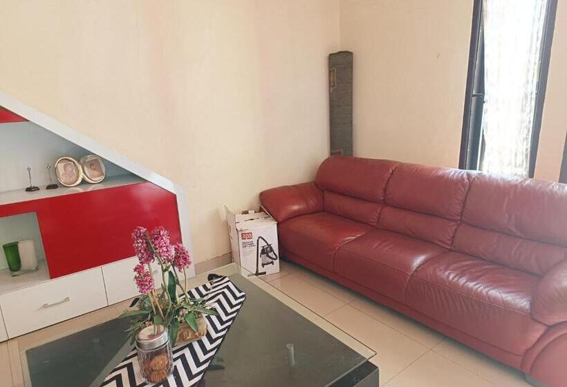 فندق Reddoorz Syariah Near Rumah Sakit Umum Wisata Uit