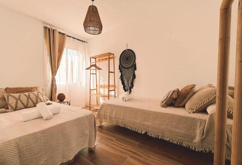 پانسیون Chakra House Fuerteventura   Affordable Rooms In A Cozy Guesthouse